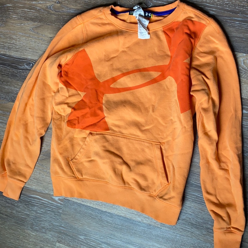 Under Armour crew neck with pocket